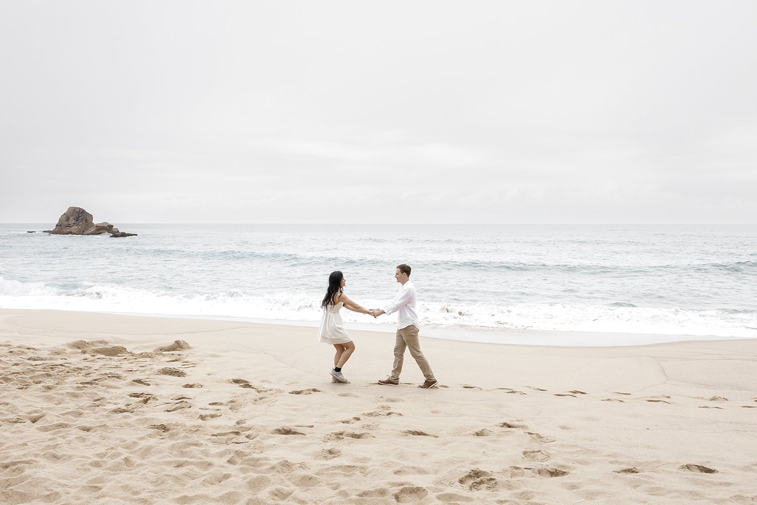 surprise-wedding-proposal-photographer-praia-da-ursa--sintra-terra-fotografia-flytographer-019.jpg
