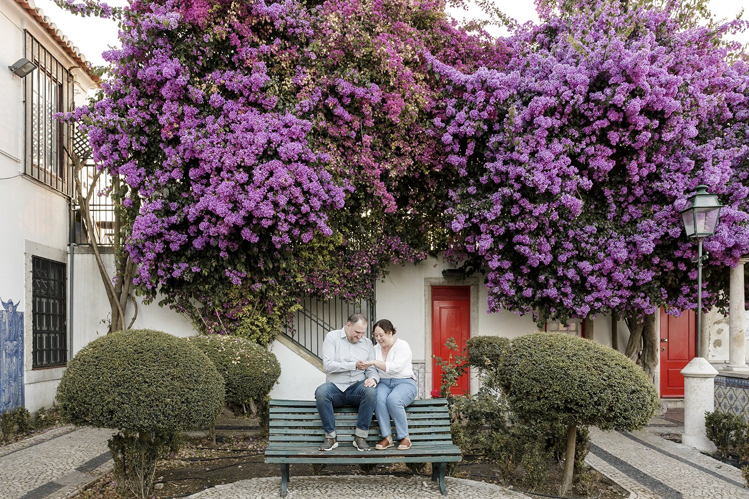 lisbon-engagement-photographer-alfama-na-lucia-da-cruz-terra-fotografia-flytographer12.jpg