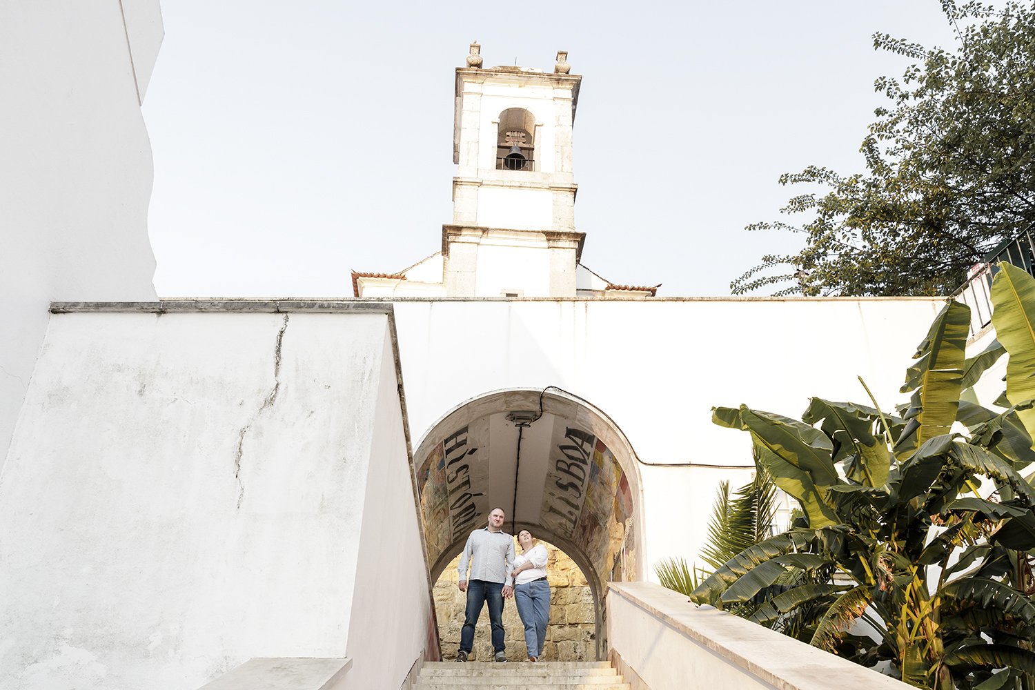 lisbon-engagement-photographer-alfama-na-lucia-da-cruz-terra-fotografia-flytographer17.jpg