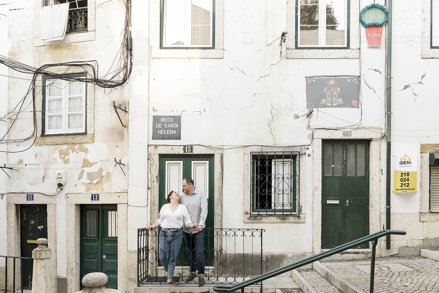 lisbon-engagement-photographer-alfama-na-lucia-da-cruz-terra-fotografia-flytographer20.jpg