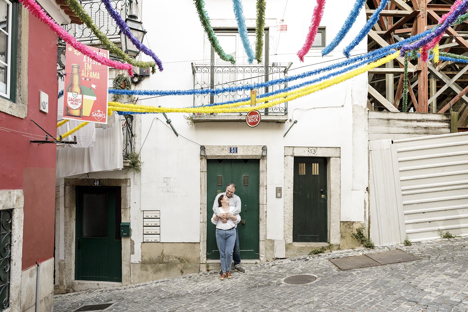 lisbon-engagement-photographer-alfama-na-lucia-da-cruz-terra-fotografia-flytographer24.jpg