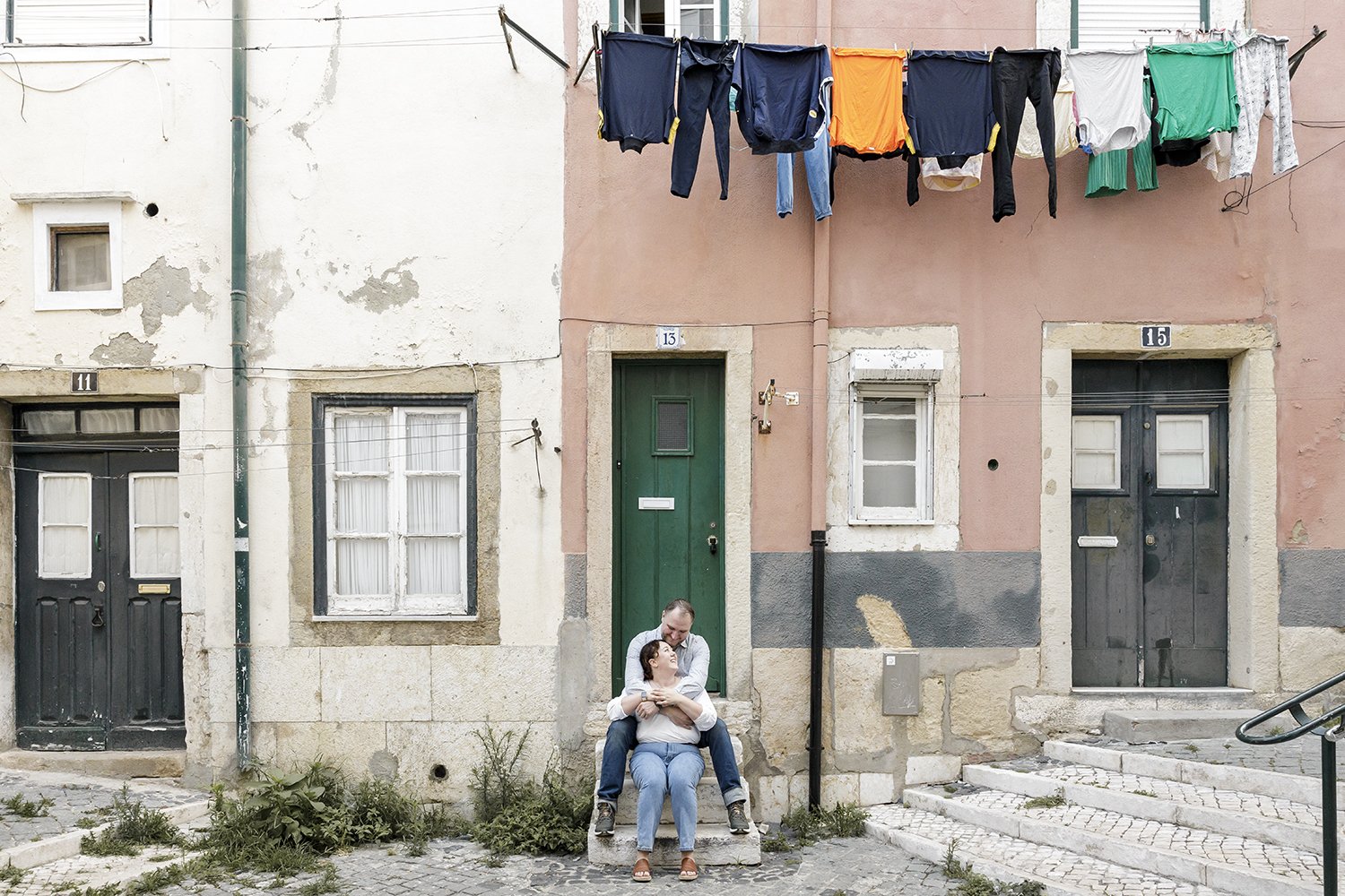 lisbon-engagement-photographer-alfama-na-lucia-da-cruz-terra-fotografia-flytographer29.jpg