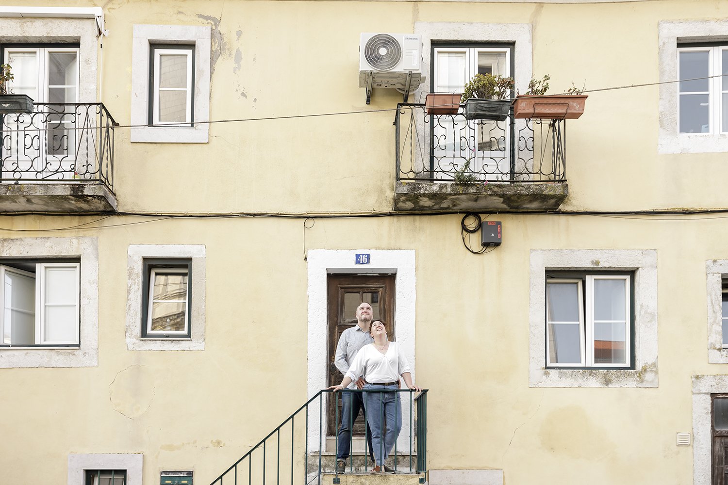 lisbon-engagement-photographer-alfama-na-lucia-da-cruz-terra-fotografia-flytographer43.jpg