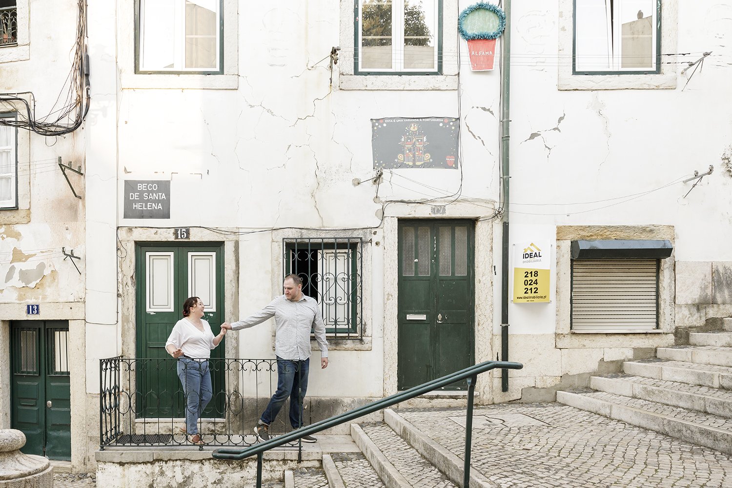 lisbon-engagement-photographer-alfama-na-lucia-da-cruz-terra-fotografia-flytographer22.jpg