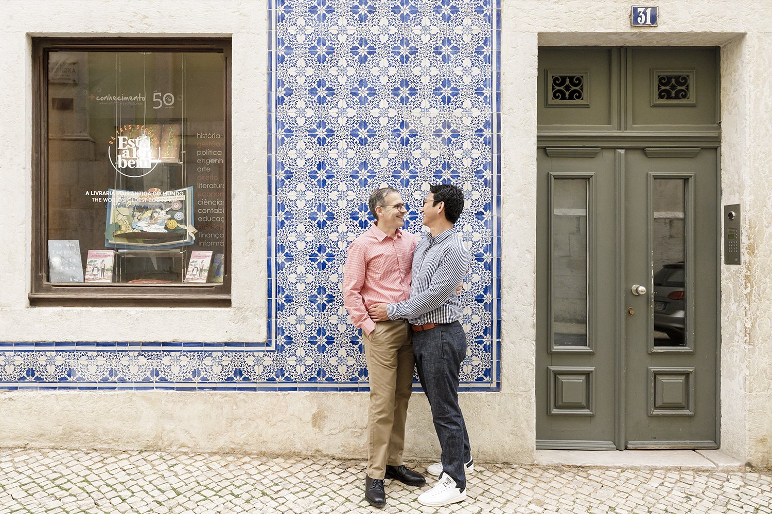 lisbon-engagement-session-gay-couple-bairro-alto-lisbon-photographer-ana-lucia-da-cruz-terra-fotografia-flytographer-31.jpg