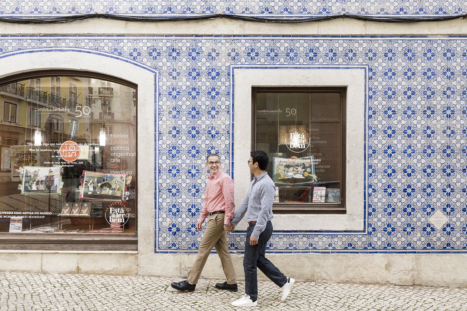 lisbon-engagement-session-gay-couple-bairro-alto-lisbon-photographer-ana-lucia-da-cruz-terra-fotografia-flytographer-33.jpg