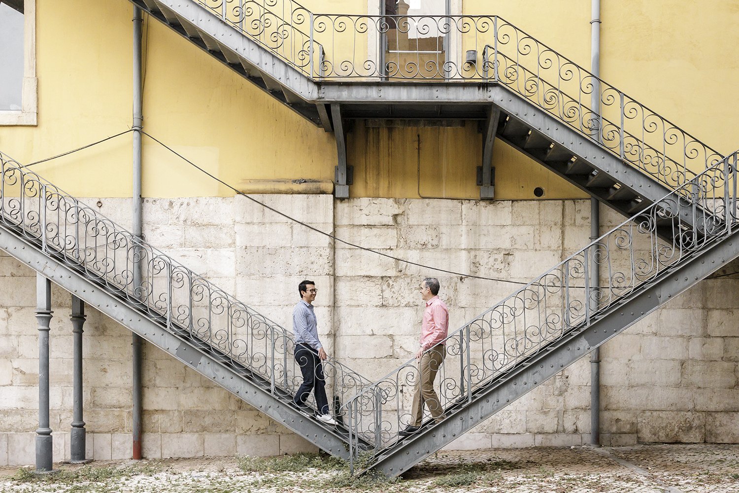 lisbon-engagement-session-gay-couple-bairro-alto-lisbon-photographer-ana-lucia-da-cruz-terra-fotografia-flytographer-44.jpg