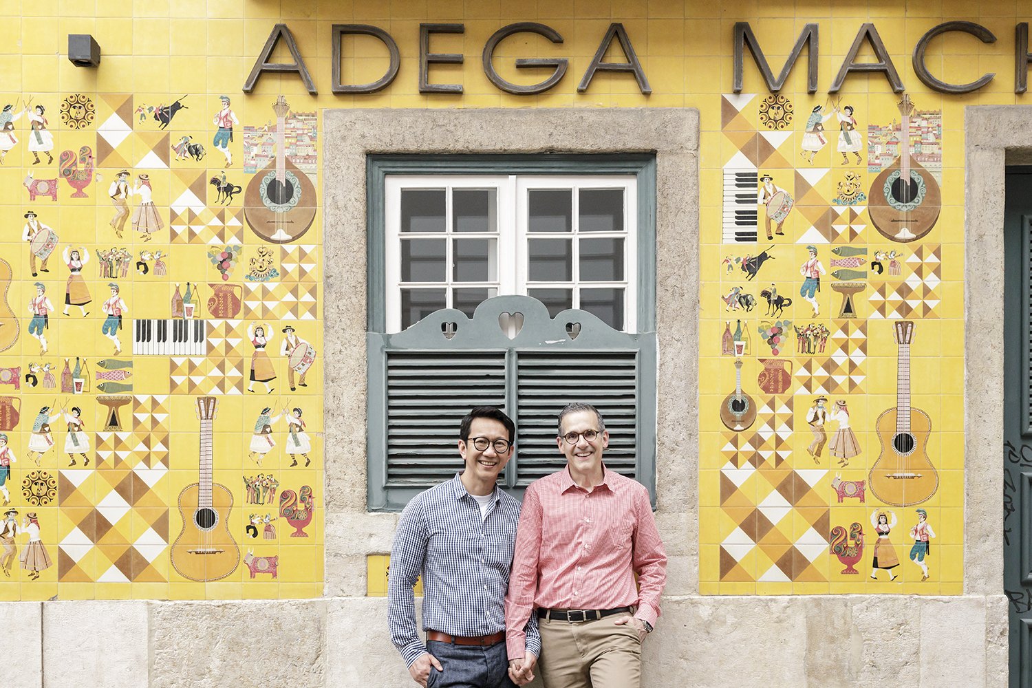 lisbon-engagement-session-gay-couple-bairro-alto-lisbon-photographer-ana-lucia-da-cruz-terra-fotografia-flytographer-27.jpg