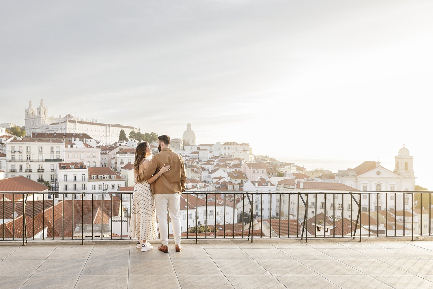 surprise-wedding-proposal-photographer-in-alfama-ana-lucia-da-cruz-terra-fotografia-flytographer-10.jpg