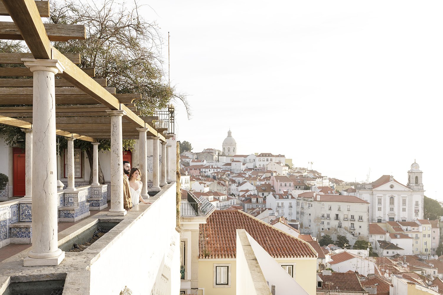 surprise-wedding-proposal-photographer-in-alfama-ana-lucia-da-cruz-terra-fotografia-flytographer-29.jpg