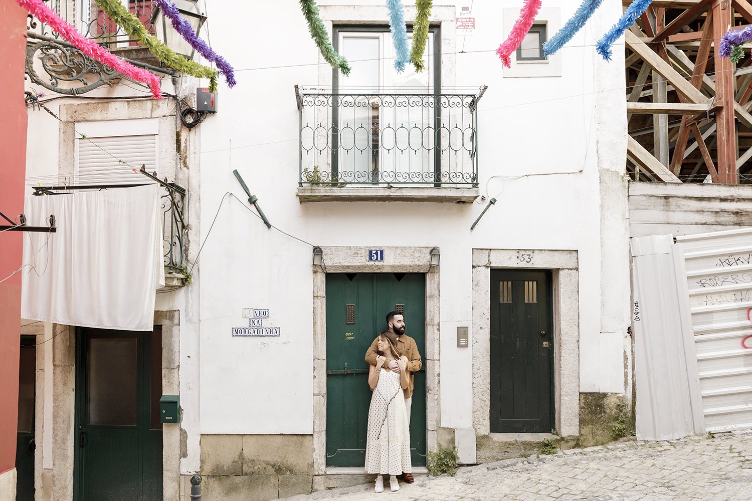 surprise-wedding-proposal-photographer-in-alfama-ana-lucia-da-cruz-terra-fotografia-flytographer-52.jpg