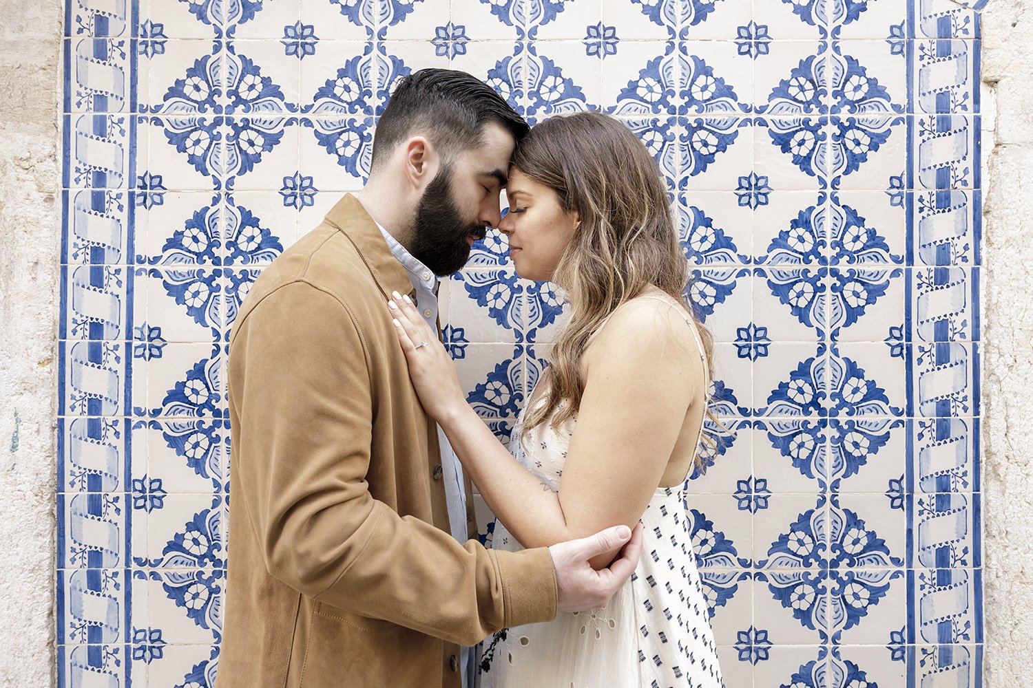 surprise-wedding-proposal-photographer-in-alfama-ana-lucia-da-cruz-terra-fotografia-flytographer-57.jpg