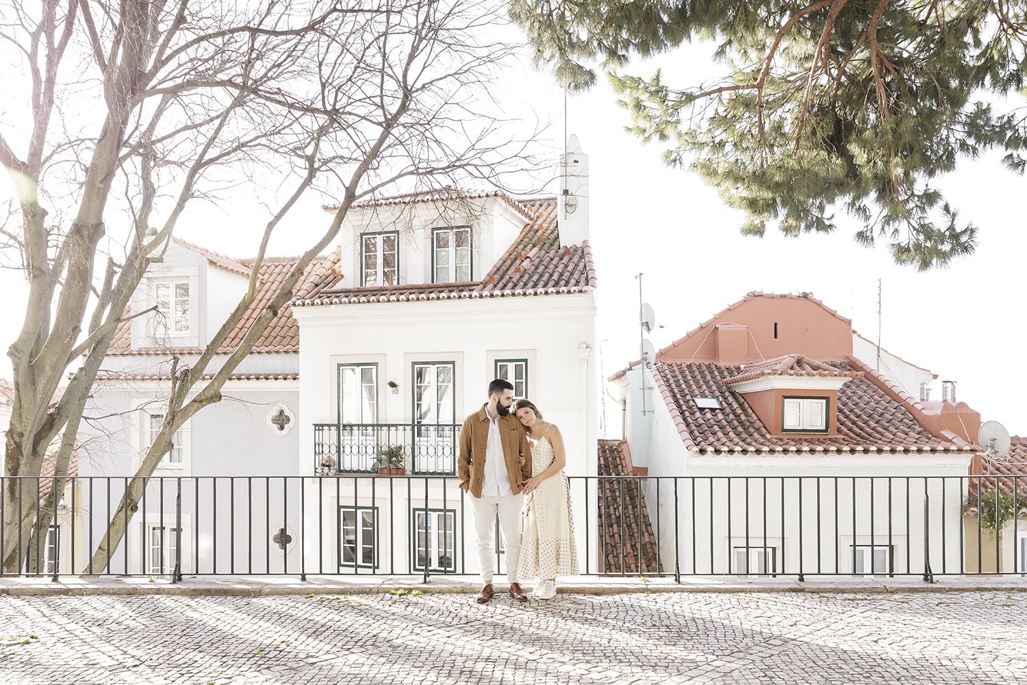 surprise-wedding-proposal-photographer-in-alfama-ana-lucia-da-cruz-terra-fotografia-flytographer-59.jpg