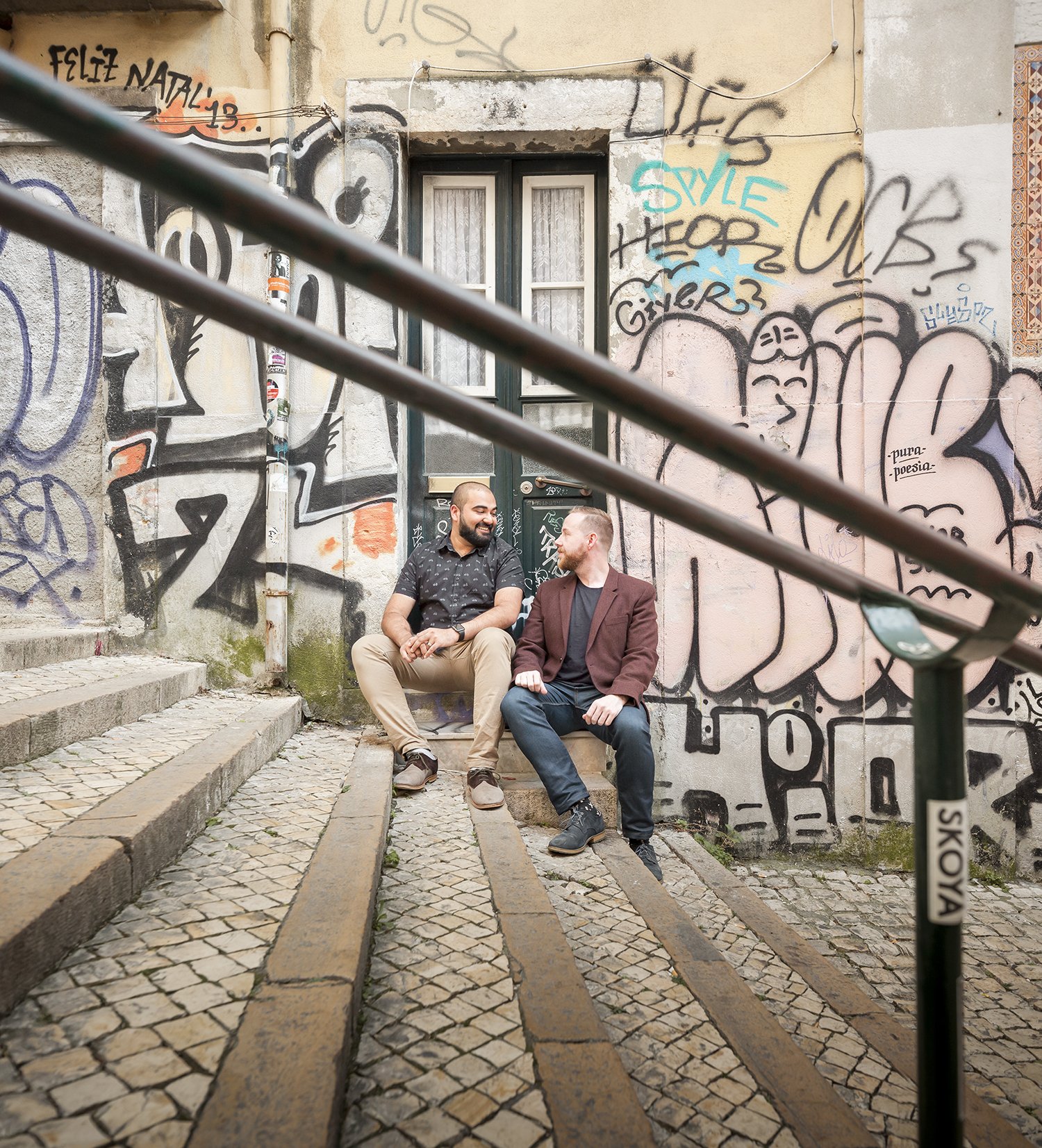 surprise-wedding-proposal-photoshoot-fado-mural-alfama-lisboa-ana-lucia-da-cruz-terra-fotografia-flytographer-29.jpg