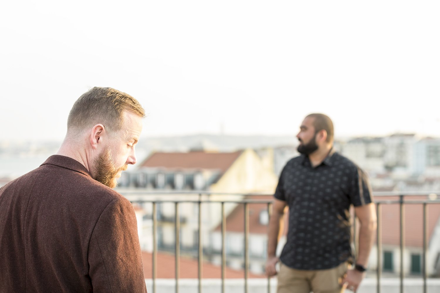 surprise-wedding-proposal-photoshoot-fado-mural-alfama-lisboa-ana-lucia-da-cruz-terra-fotografia-flytographer-48.jpg