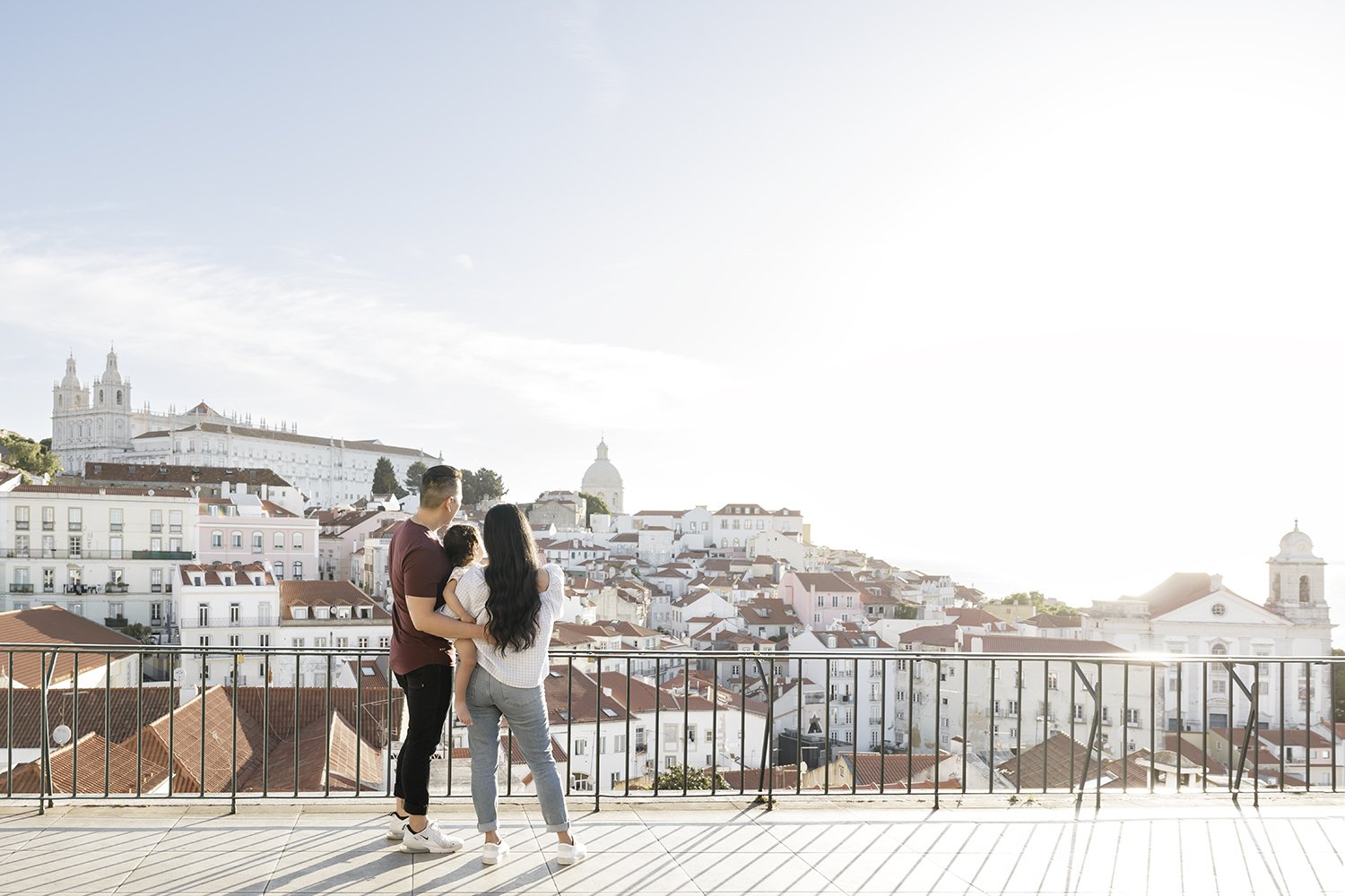 lisbon-family-photographer-alfama-ana-lucia-da-cruz-terra-fotografia-flytographer-03.jpg