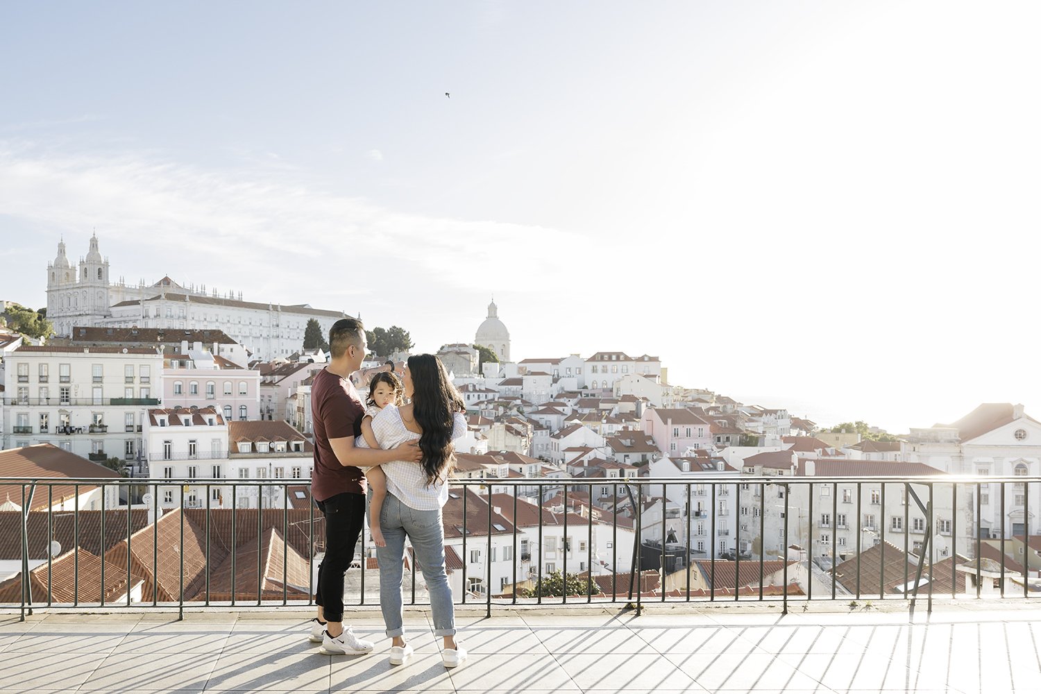 lisbon-family-photographer-alfama-ana-lucia-da-cruz-terra-fotografia-flytographer-04.jpg