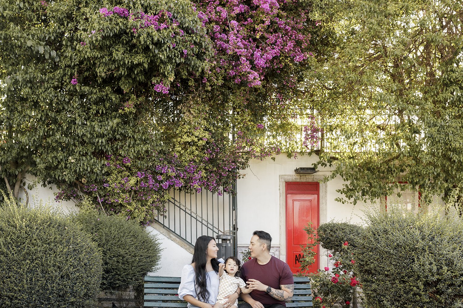 lisbon-family-photographer-alfama-ana-lucia-da-cruz-terra-fotografia-flytographer-12.jpg