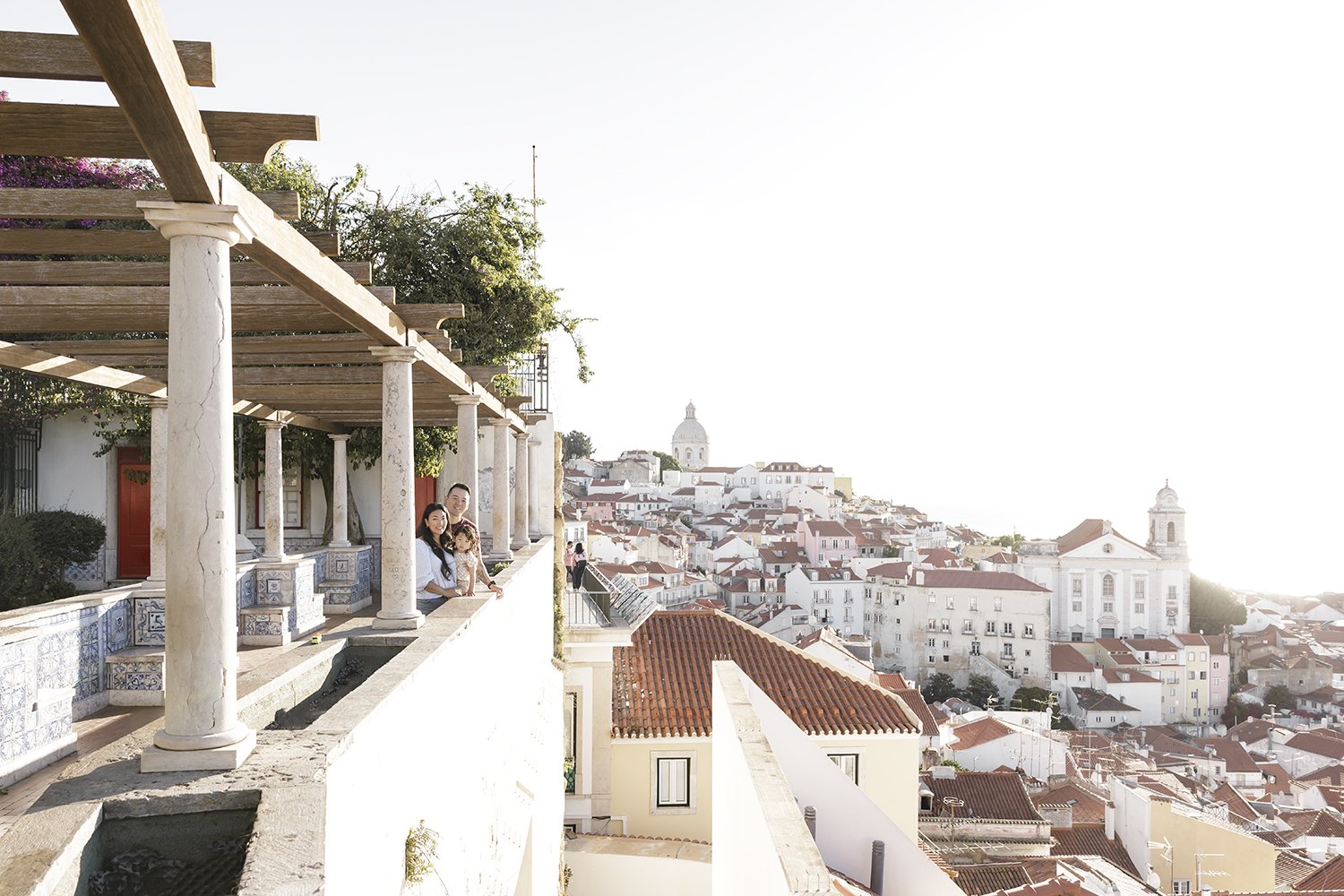 lisbon-family-photographer-alfama-ana-lucia-da-cruz-terra-fotografia-flytographer-22.jpg