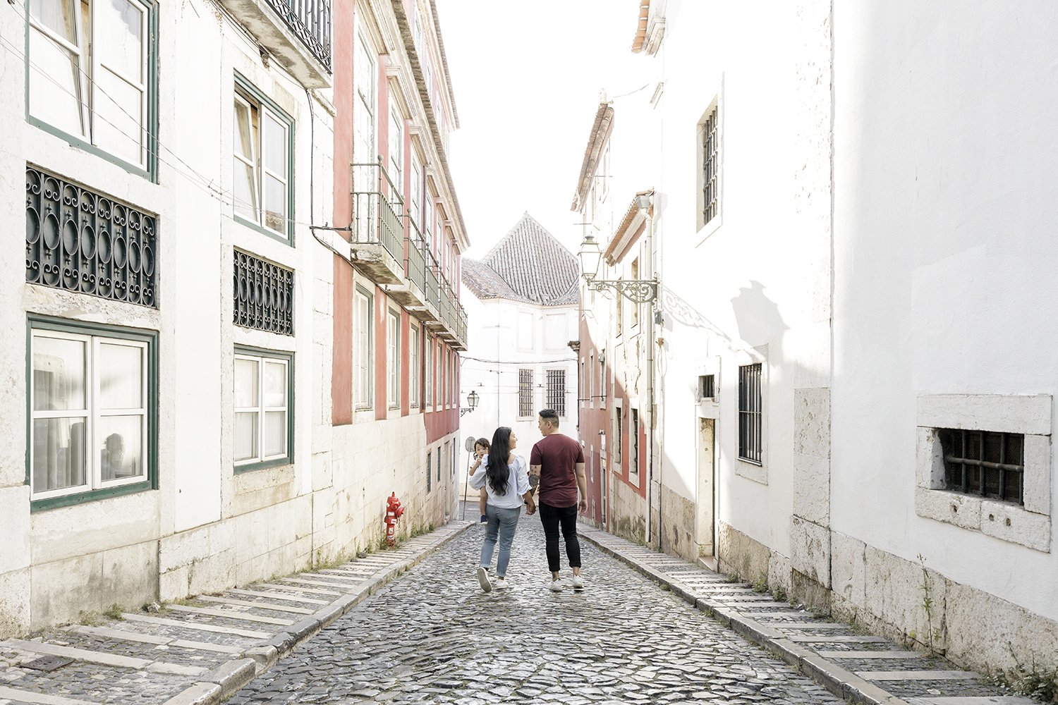 lisbon-family-photographer-alfama-ana-lucia-da-cruz-terra-fotografia-flytographer-28.jpg