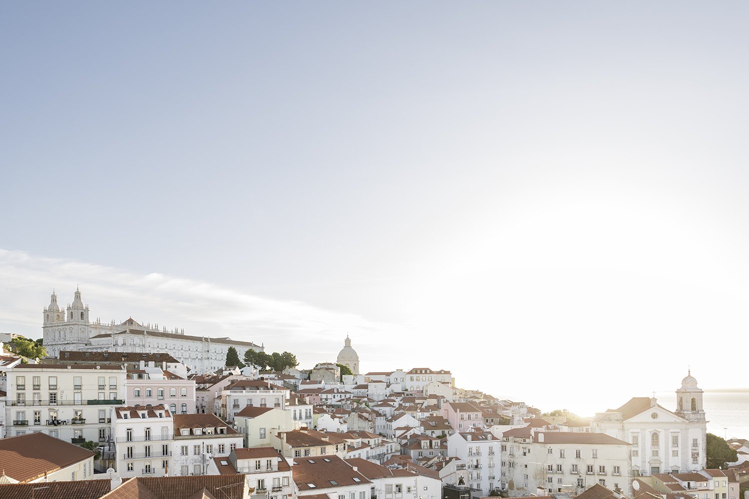 lisbon-family-photographer-alfama-ana-lucia-da-cruz-terra-fotografia-flytographer-01.jpg