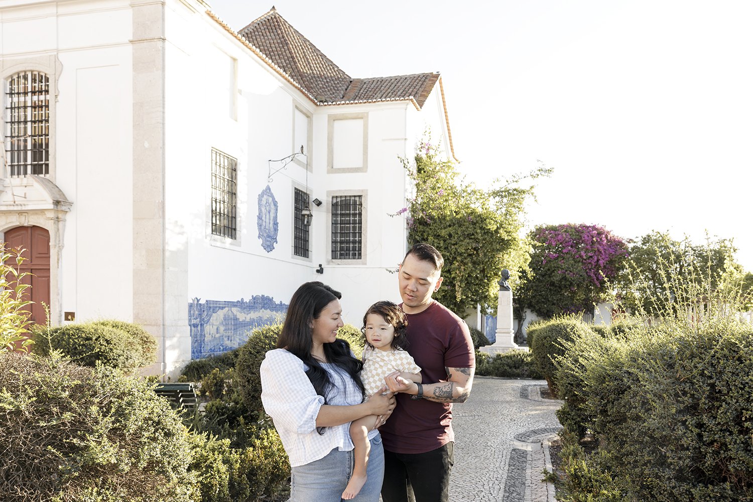 lisbon-family-photographer-alfama-ana-lucia-da-cruz-terra-fotografia-flytographer-10.jpg