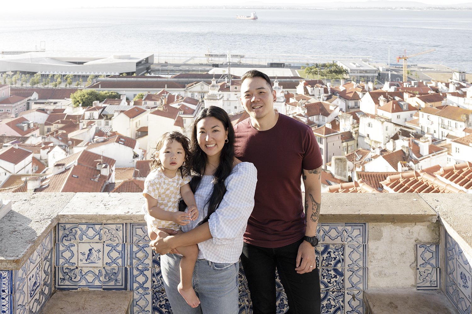 lisbon-family-photographer-alfama-ana-lucia-da-cruz-terra-fotografia-flytographer-23.jpg