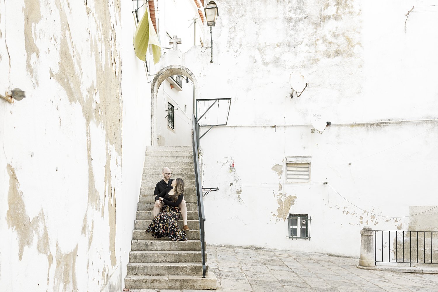 alfama-engagement-session-photographer-ana-lucia-da-cruz-terra-fotografia-flytographer-39.jpg