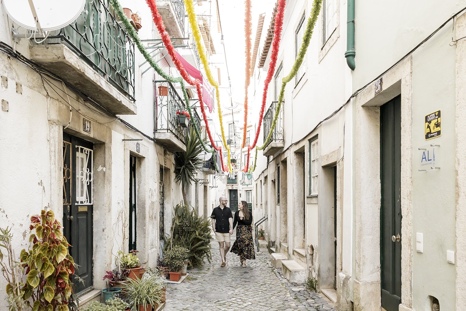 alfama-engagement-session-photographer-ana-lucia-da-cruz-terra-fotografia-flytographer-43.jpg