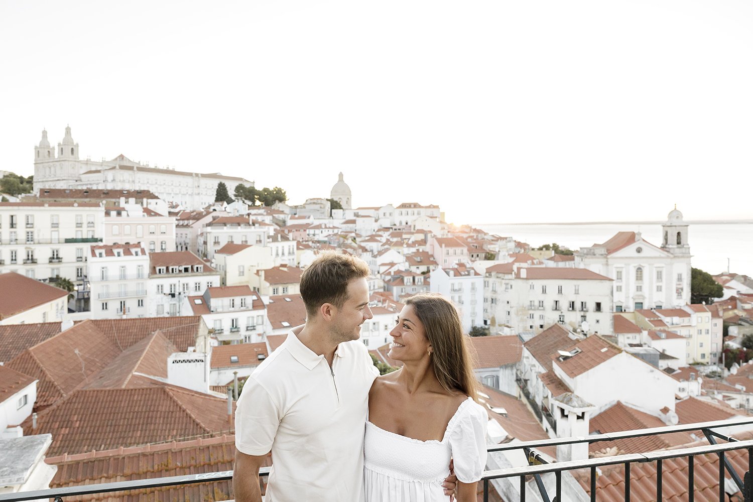 alfama-destination-engagement-session-photographer-ana-lucia-da-cruz-terra-fotografia-flytographer-6.jpg