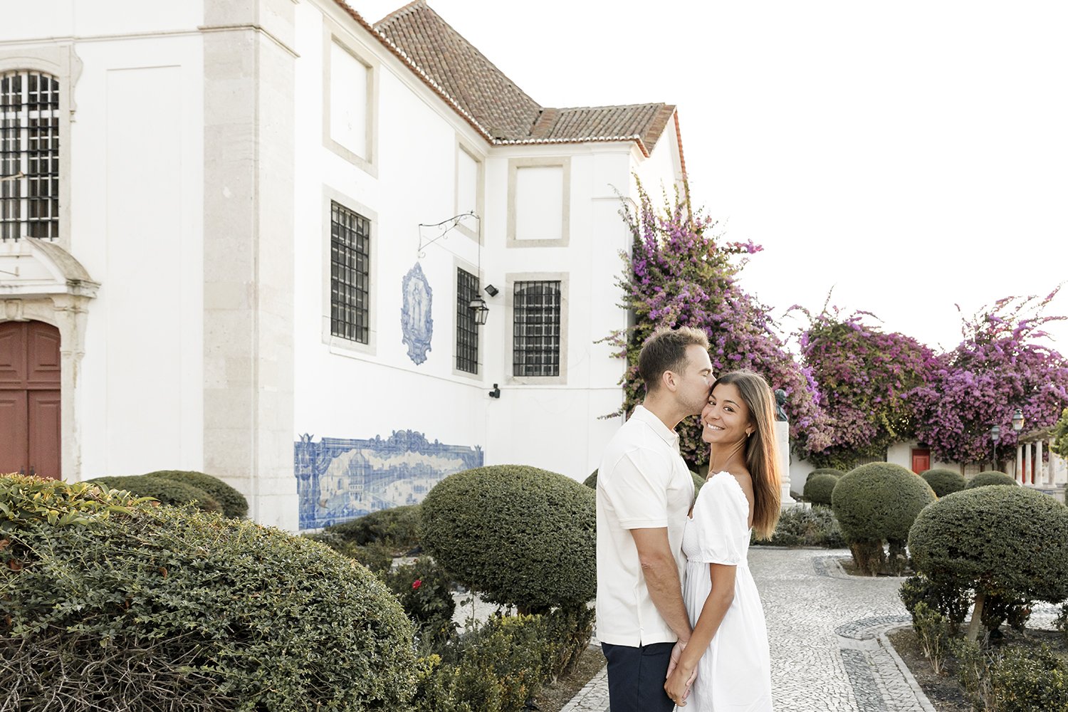 alfama-destination-engagement-session-photographer-ana-lucia-da-cruz-terra-fotografia-flytographer-9.jpg