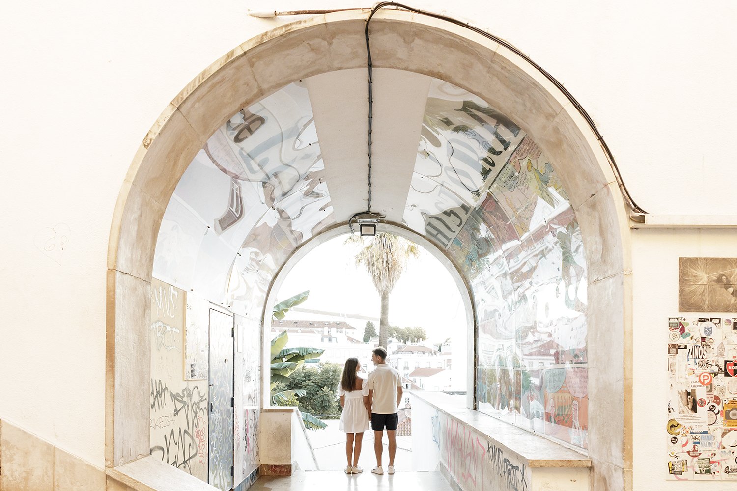 alfama-destination-engagement-session-photographer-ana-lucia-da-cruz-terra-fotografia-flytographer-16.jpg