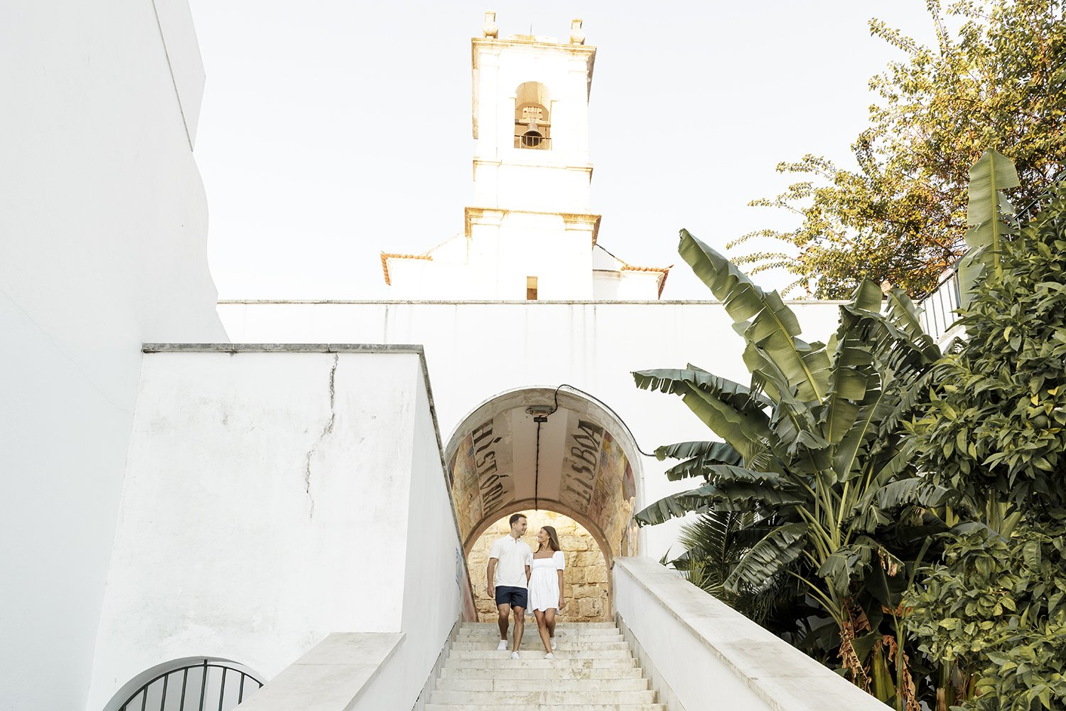 alfama-destination-engagement-session-photographer-ana-lucia-da-cruz-terra-fotografia-flytographer-20.jpg