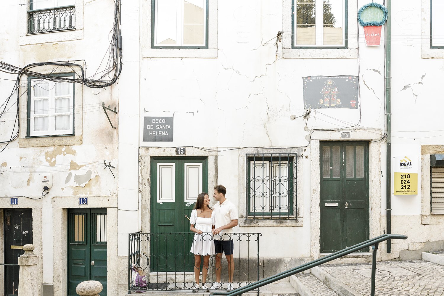 alfama-destination-engagement-session-photographer-ana-lucia-da-cruz-terra-fotografia-flytographer-22.jpg