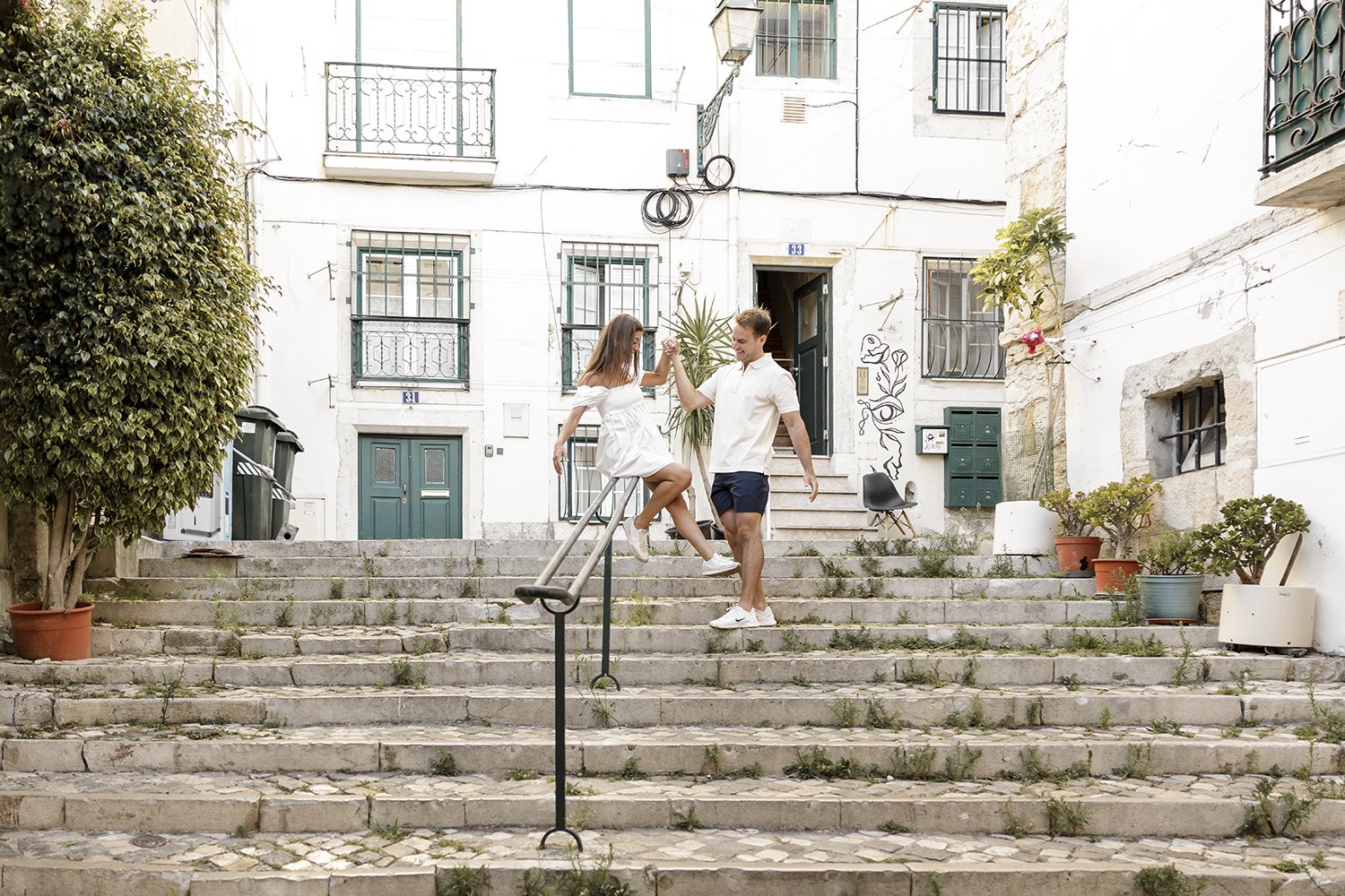 alfama-destination-engagement-session-photographer-ana-lucia-da-cruz-terra-fotografia-flytographer-47.jpg