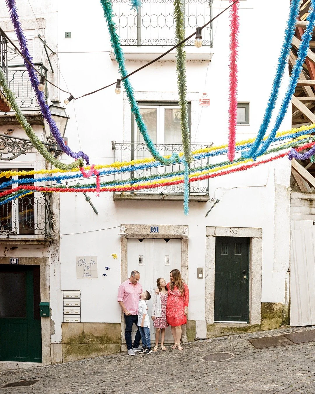 🇵🇹 Santos Populares de Lisboa!
Para muitos considerado o melhor m&ecirc;s em Lisboa, Junho d&aacute; um toque de cor e divers&atilde;o &agrave;s sess&otilde;es fotogr&aacute;ficas.
Se procuram ruas enfeitadas e muita cor, Alfama &eacute; o s&iacute