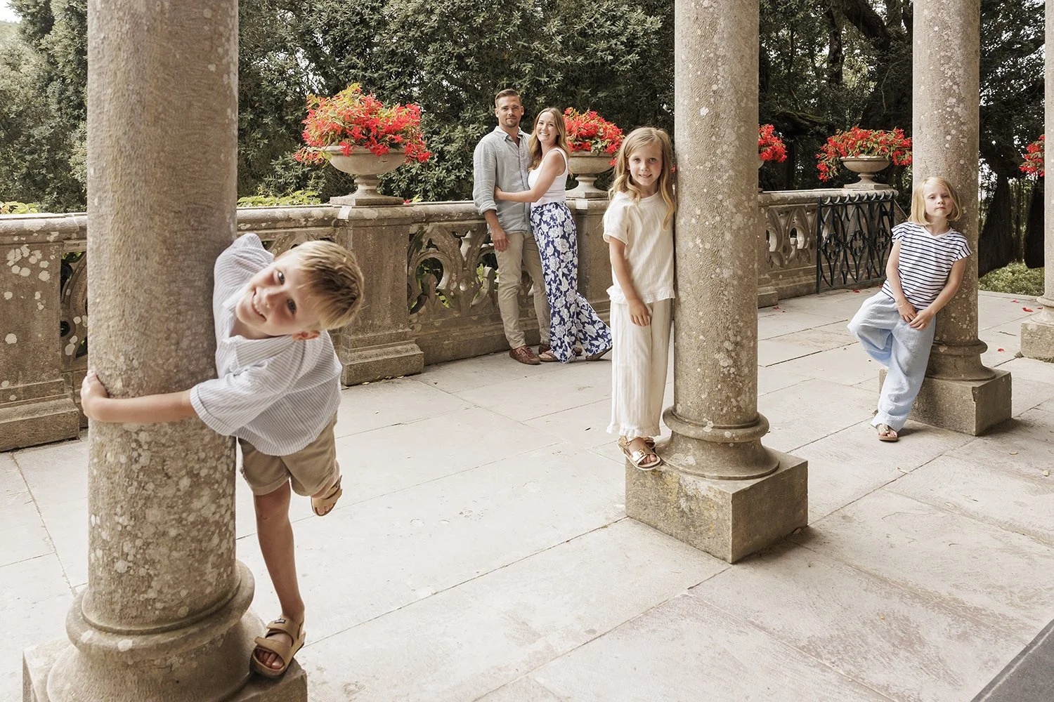 sintra-family-photoshoot-photographer-monserrate-palace-terra-fotografia-flytographer-43.jpg