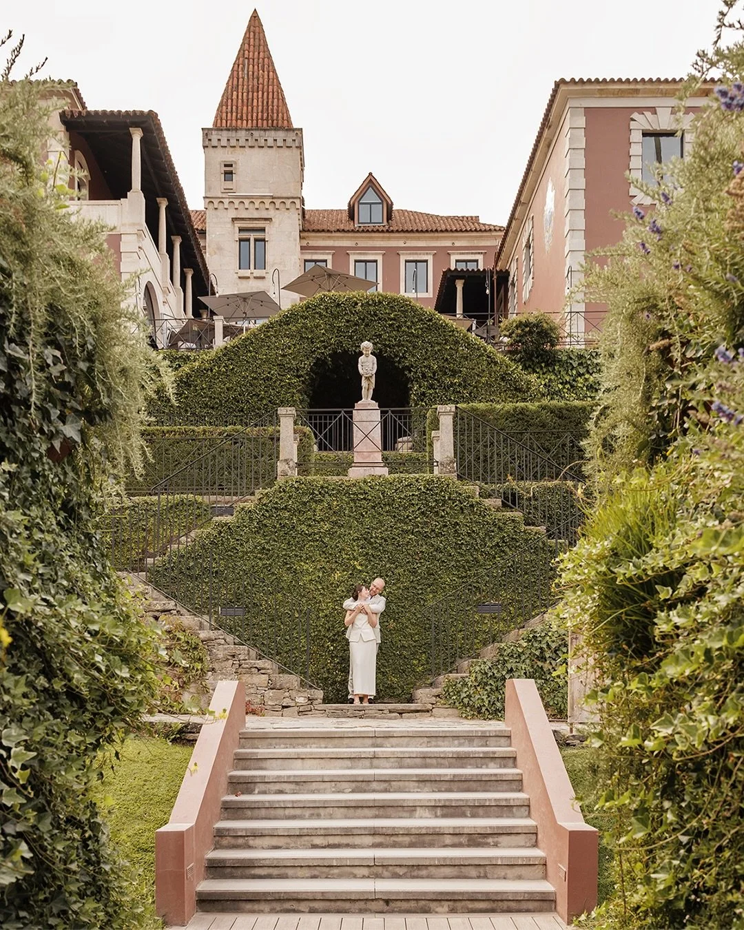 🇵🇹 No cora&ccedil;&atilde;o do Douro, onde o tempo se demora, eles escolheram um &ldquo;sim&rdquo; s&oacute; deles.
Sem plateia. Sem ru&iacute;do. Apenas presen&ccedil;a e emo&ccedil;&atilde;o

Um elopement no Douro &eacute; mais do que um casament
