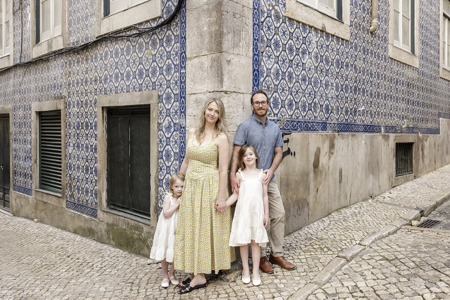 lisbon-family-photographer-largo-carmo-bairro-alto-ana-lucia-da-cruz-terra-fotografia-flytographer-38.jpg