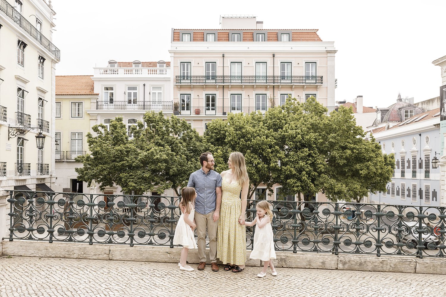 lisbon-family-photographer-largo-carmo-bairro-alto-ana-lucia-da-cruz-terra-fotografia-flytographer-56.jpg