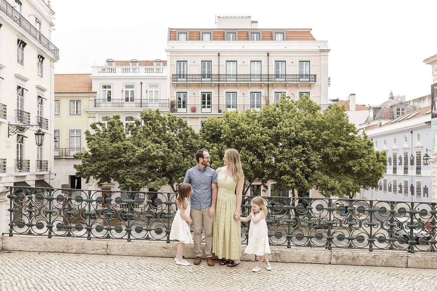 lisbon-family-photographer-largo-carmo-bairro-alto-ana-lucia-da-cruz-terra-fotografia-flytographer-56.jpg