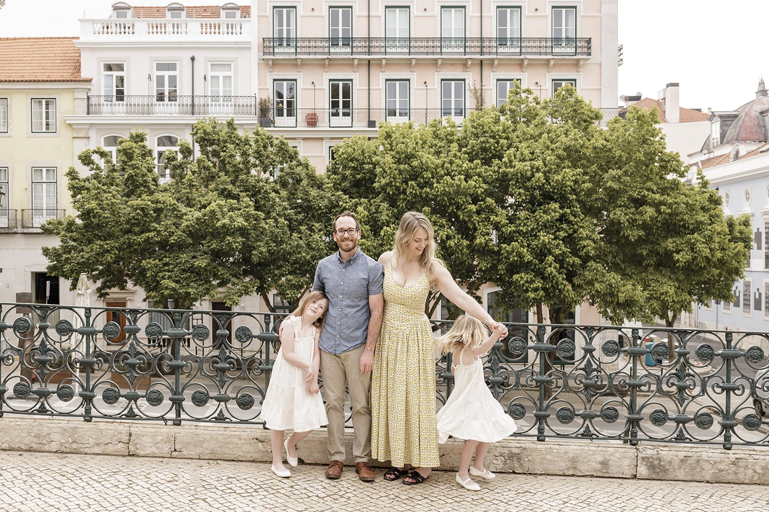 lisbon-family-photographer-largo-carmo-bairro-alto-ana-lucia-da-cruz-terra-fotografia-flytographer-58.jpg
