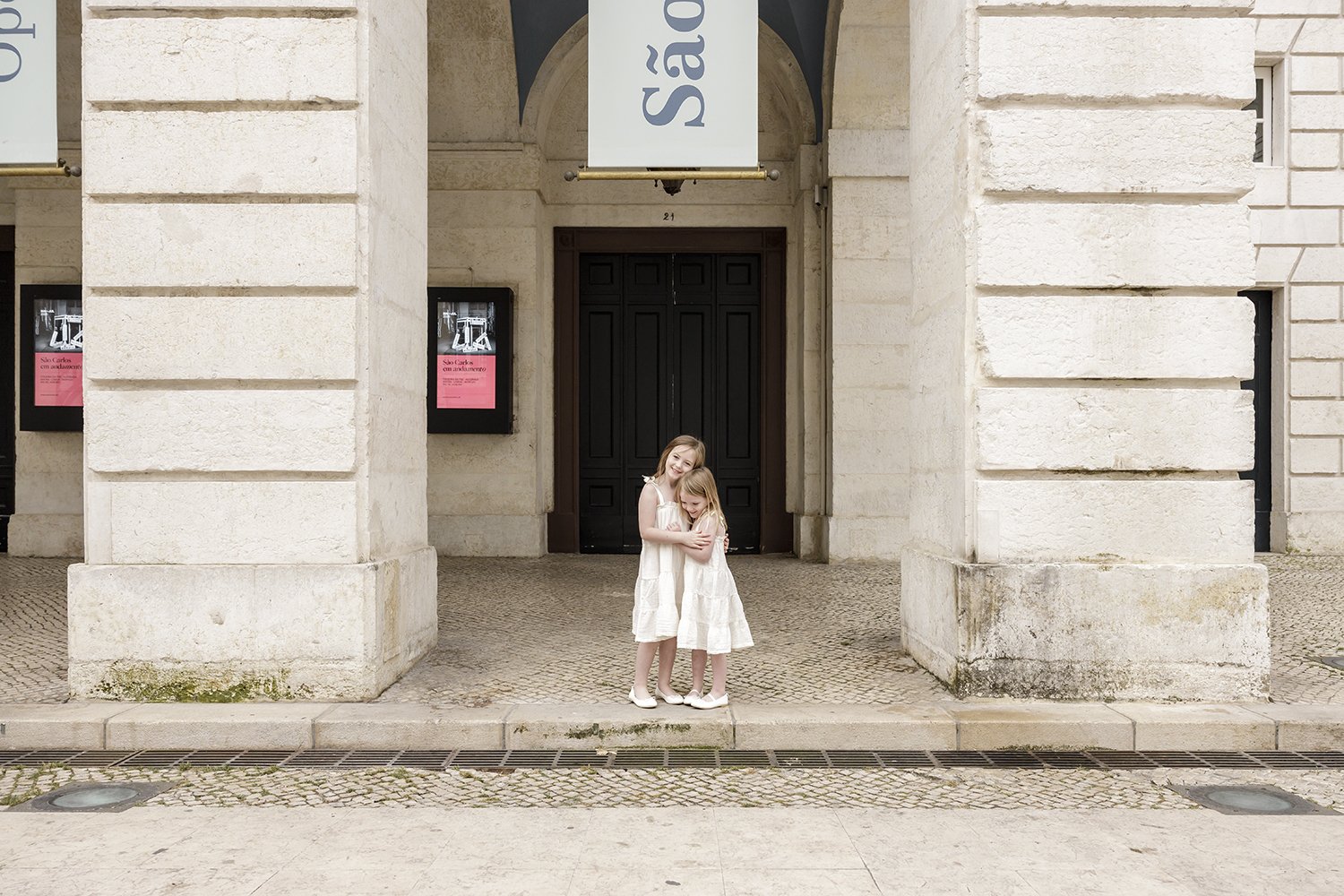 lisbon-family-photographer-largo-carmo-bairro-alto-ana-lucia-da-cruz-terra-fotografia-flytographer-61.jpg