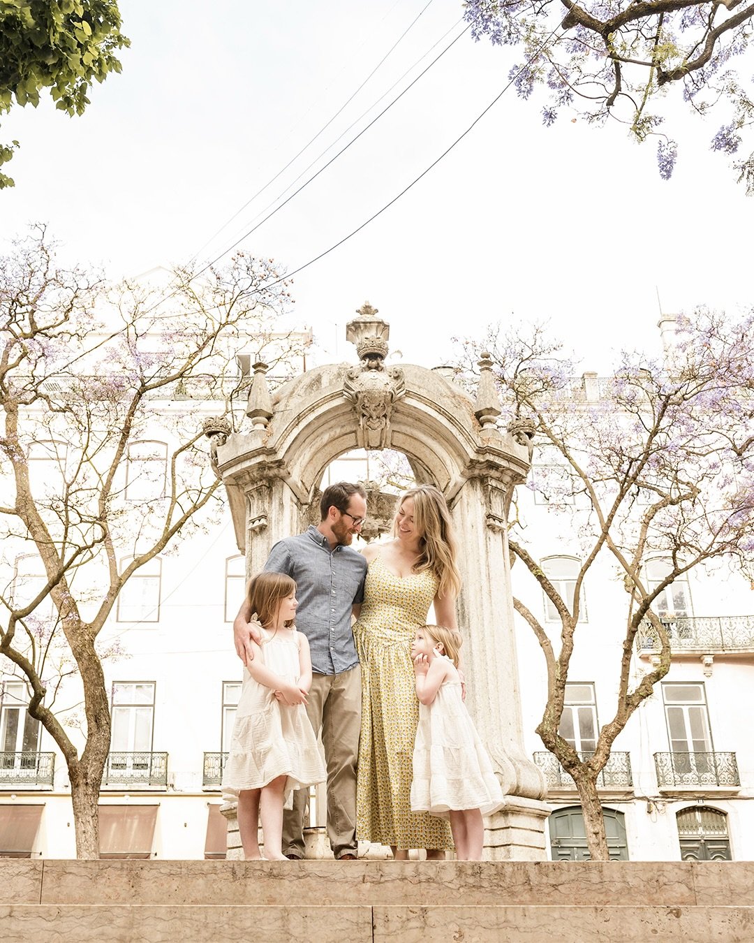 🇵🇹 Um dia vais olhar para as tuas fotografias&hellip; e perceber que foi &ldquo;s&oacute;&rdquo; um dia normal.
Mas enquanto n&oacute;s estamos a viver mais um dia de trabalho, de obriga&ccedil;&otilde;es e rotinas, os nossos filhos est&atilde;o a 