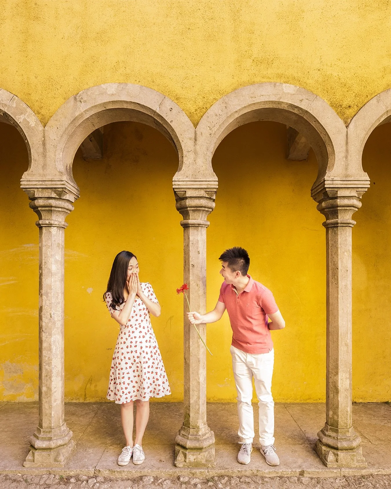 🇵🇹 Um momento inesperado, uma mem&oacute;ria que fica para sempre!

O Pal&aacute;cio da Pena, com as suas cores vibrantes e arquitectura de conto de fadas, &eacute; o cen&aacute;rio perfeito para criar mem&oacute;rias inesquec&iacute;veis durante u