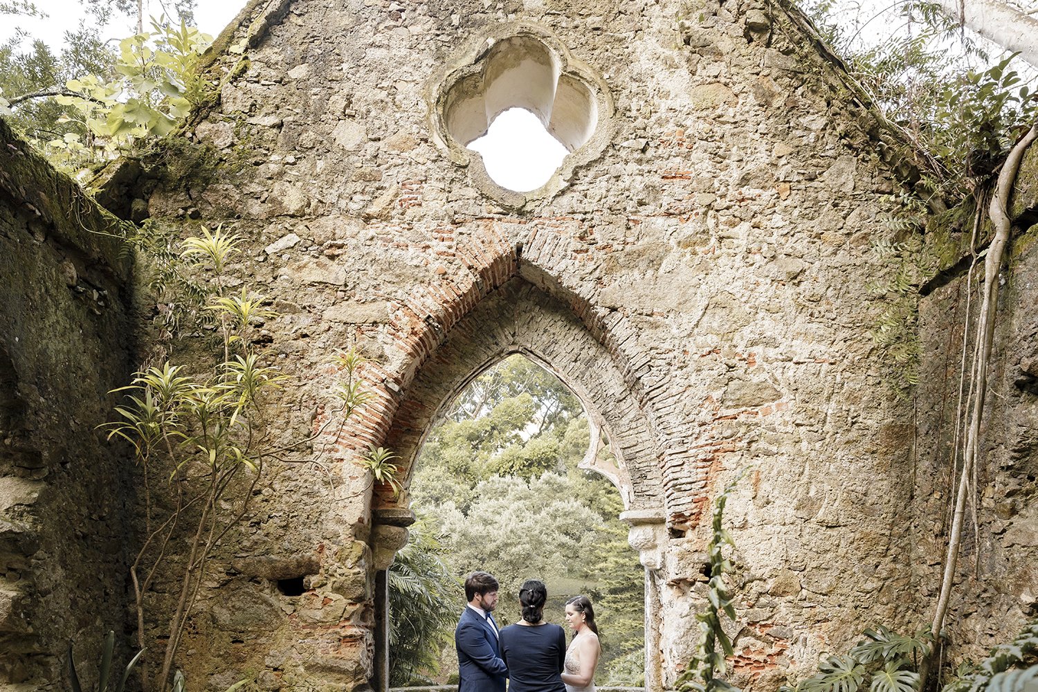 chapel-ruins-monserrate-palace-sintra-elopement-photographer-ana-lucia-da-cruz-sintra-7.jpg