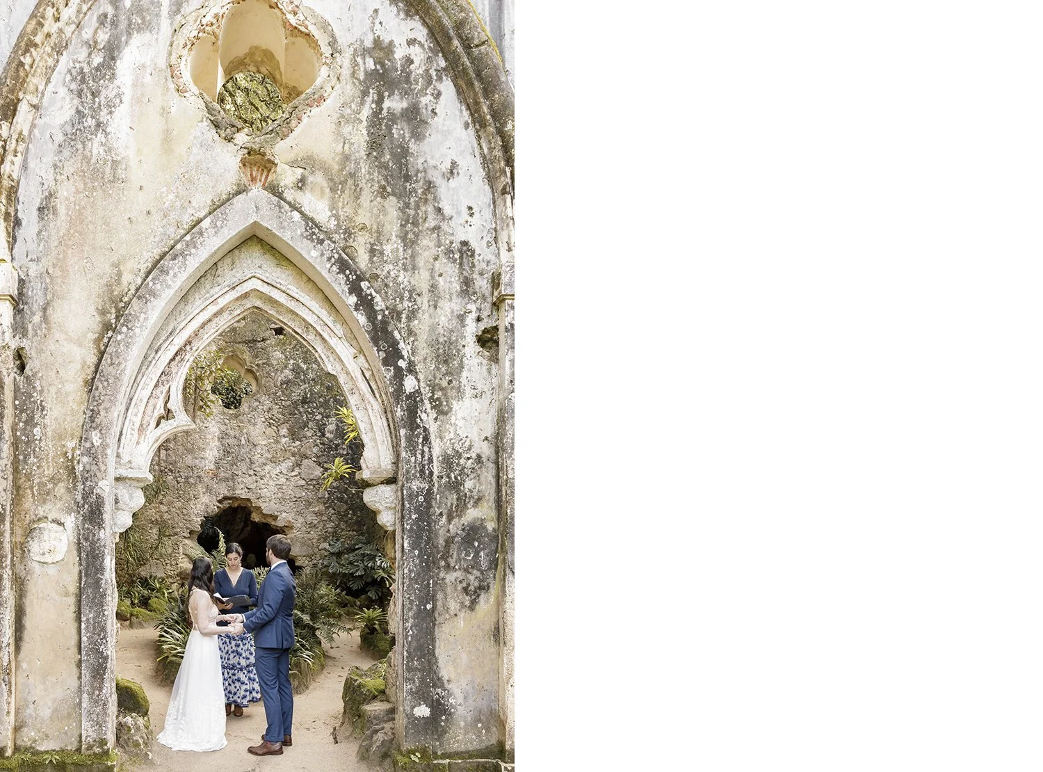 chapel-ruins-monserrate-palace-sintra-elopement-photographer-ana-lucia-da-cruz-sintra-17.jpg