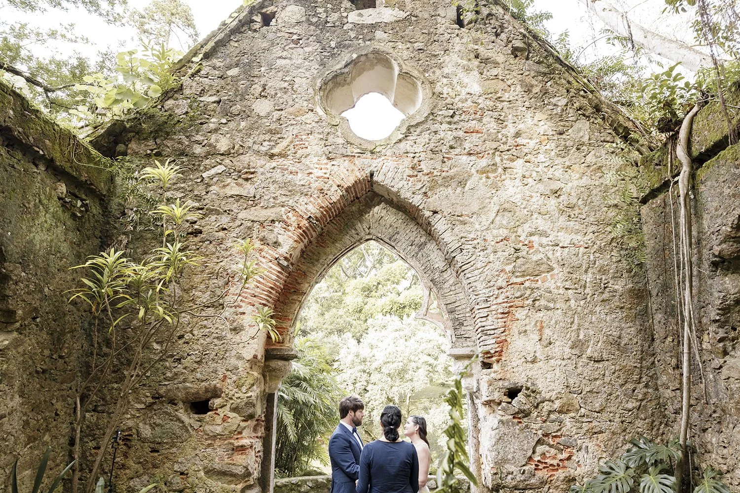 chapel-ruins-monserrate-palace-sintra-elopement-photographer-ana-lucia-da-cruz-sintra-20.jpg