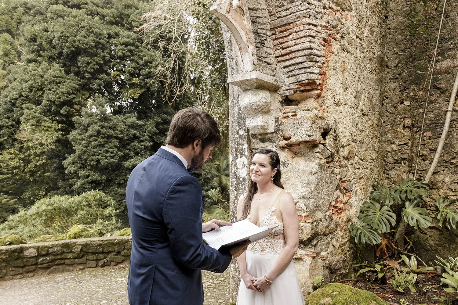 chapel-ruins-monserrate-palace-sintra-elopement-photographer-ana-lucia-da-cruz-sintra-26.jpg