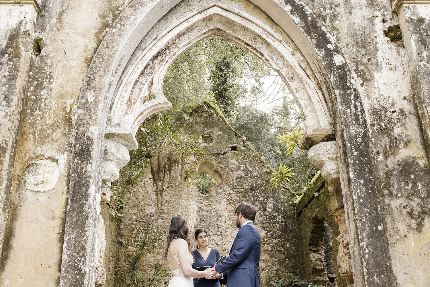 chapel-ruins-monserrate-palace-sintra-elopement-photographer-ana-lucia-da-cruz-sintra-50.jpg